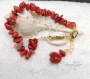 Bracelet with natural coral and cowrie porcelain