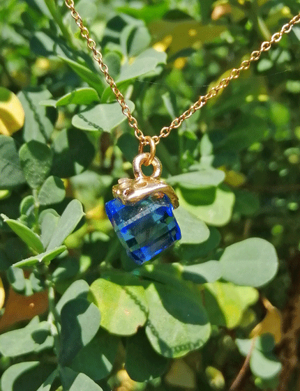 Pendant with blue sky crystal cube
