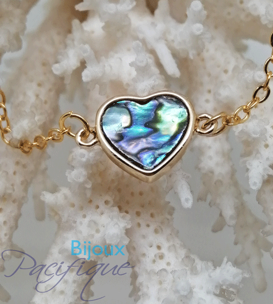 Gold heart-shaped abalone mother-of-pearl pendant