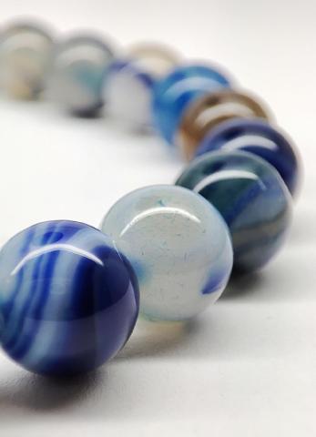 Bracelet en pierres agate bleue rayée