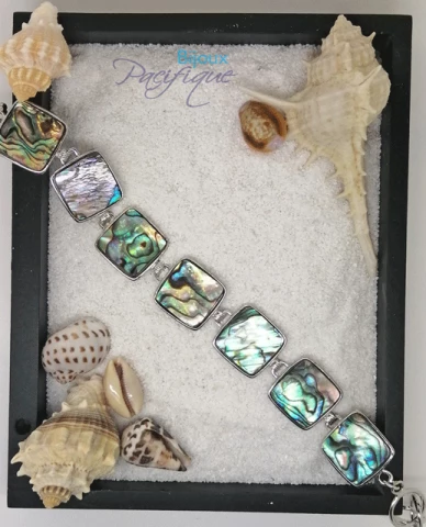 Bracelet en nacre d'abalone avec sept carrés