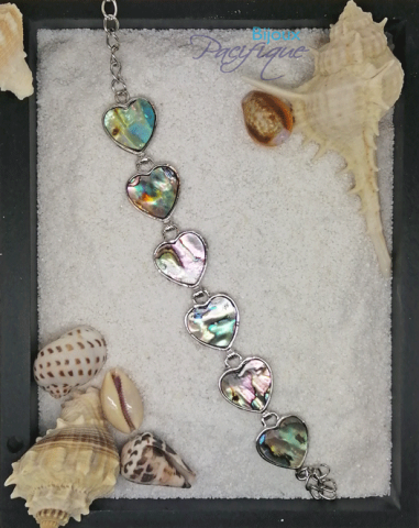 Bracelet en nacre d'abalone avec six cœurs